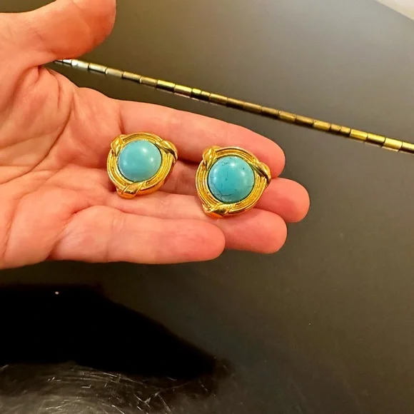 CHANEL 90’s VINTAGE RETRO ICONIC COUTURE LUXURY AUTHENTIC RUNWAY RARE EARRINGS - Picture 5 of 17